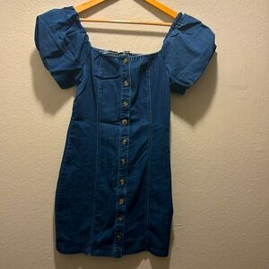Mini Jean dress with puffy leeves